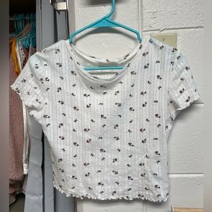 Floral cropped shirt